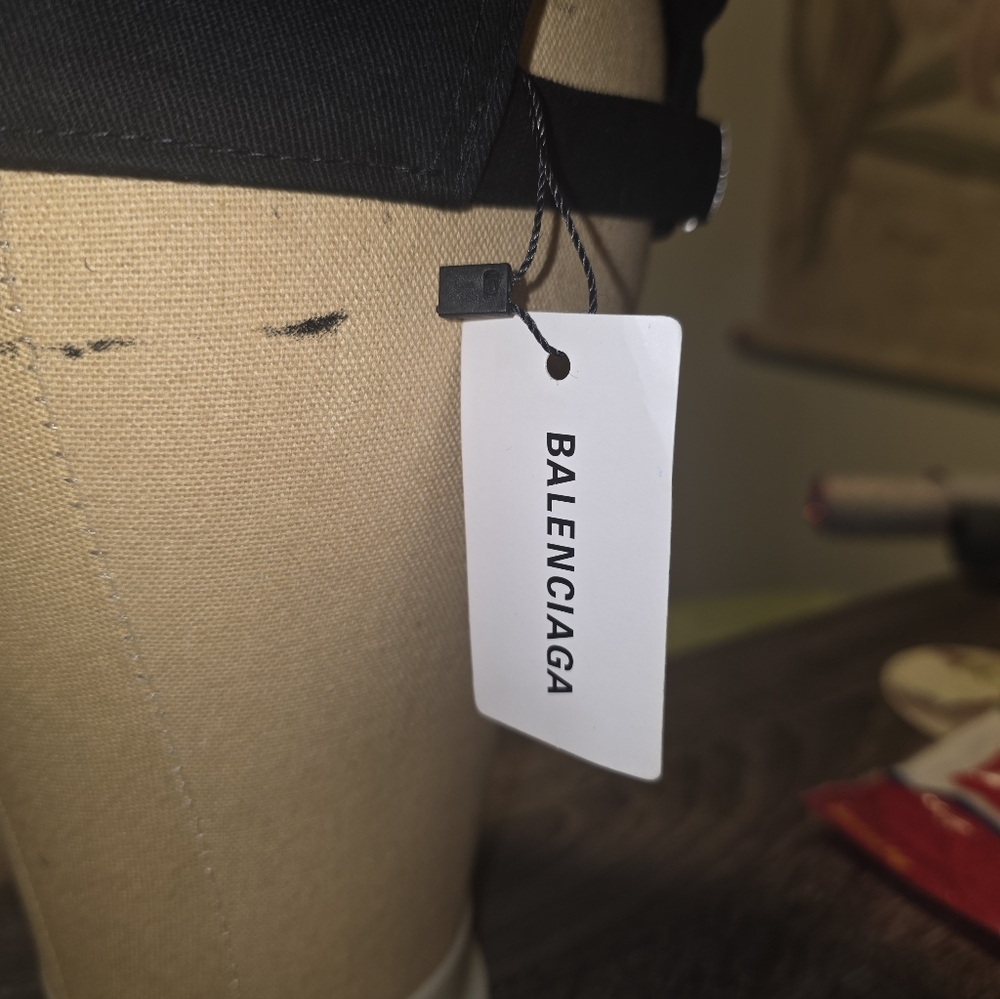 Balenciaga Black Cap with White Embroidered Logo - Picture 3 of 3